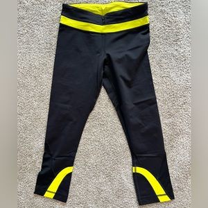 Lululemon Run: Inspire Crop II
Black / Split Pea